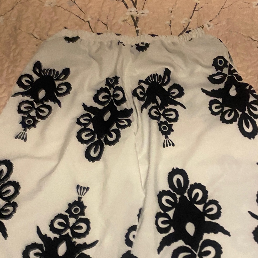 White and black Two piece set. - Picture 4 of 6